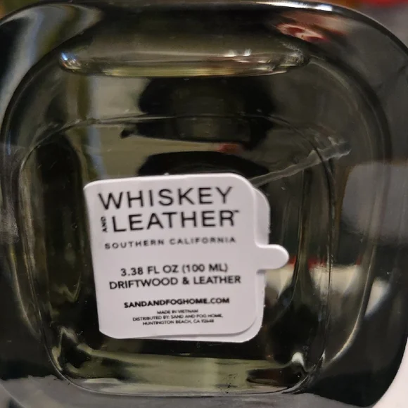 Whiskey Leather Eau de Parfum - Sophisticated Black Fragrance - Picture 2 of 2